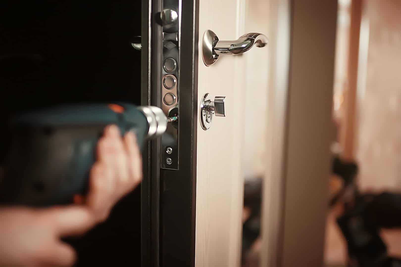 installation of a lock in the door